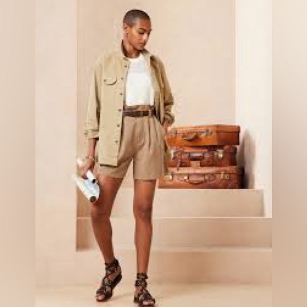 Banana Republic Khaki Tan Paperbag Tie Waist Pleated Shorts Size 16
